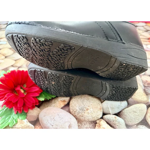 DANSKO BLACK CLOGS-SIZE 40 - Picture 6 of 9